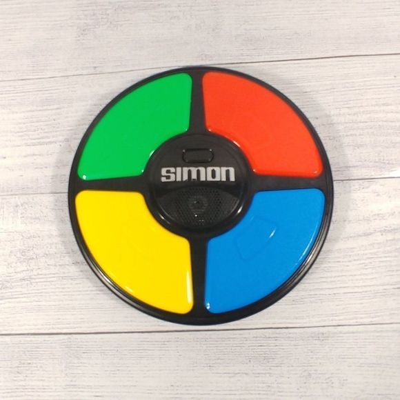 Simon Says Electronic Game Hasbro 2019 Classic Toy - Picture 1 of 8